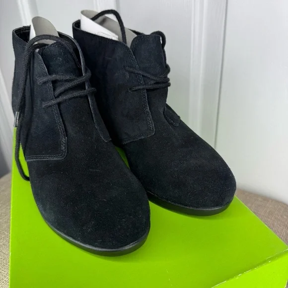 Crocs Suede Wedge Heels Boot Shoes Shootie size 6 black - Picture 3 of 8